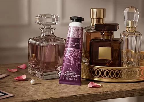 Kem dưỡng da tay Bath & Body Works A Thousand Wishes nu&ocirc;i dưỡng l&agrave;n da tay mịn m&agrave;ng v&agrave; mềm mại hơn mỗi ng&agrave;y.