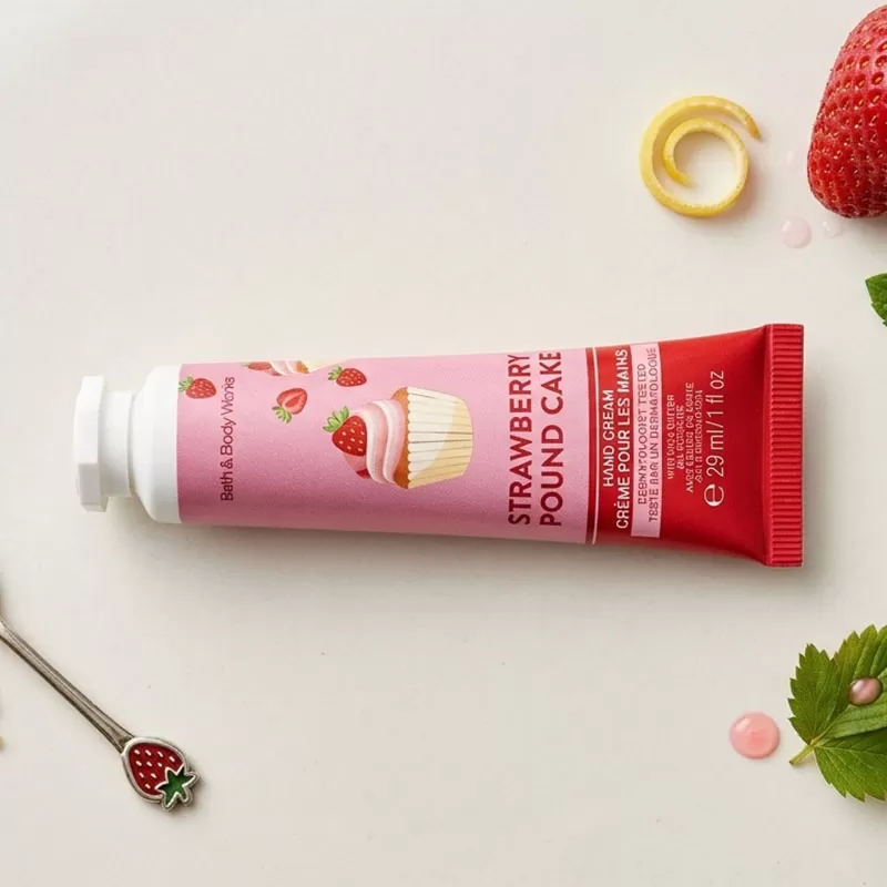 Kem Dưỡng Da Tay Strawberry Pound Cake - Bath & Body Works - 29ml
