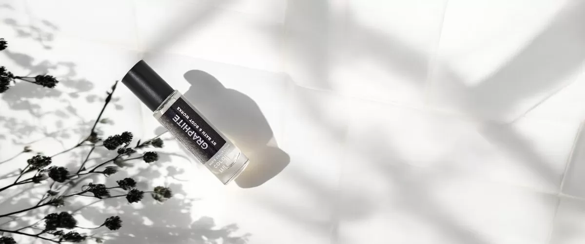 Chinh phục mọi ánh nhìn với nước hoa mini Bath And Body Works Graphite 7ml. Hương thơm quyến rũ, phong cách hiện đại, nâng tầm sức hút của bạn.