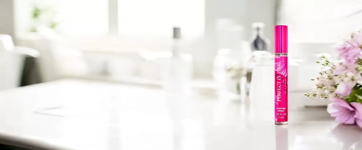 Nước hoa mini Bath and Body Works Perfect in Pink 7ml - hương thơm sang trọng, bền lâu. Món phụ kiện không thể thiếu để tôn vinh vẻ đẹp nữ tính của bạn.