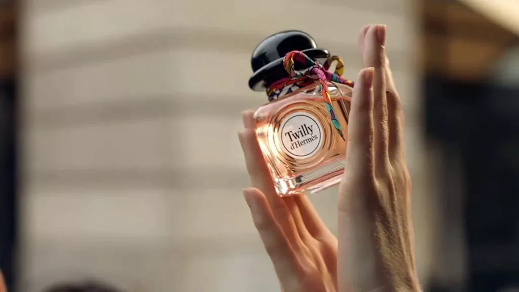 Mê đắm với nước hoa nữ Hermes Twilly D'Hermès EDP 50ml - biểu tượng của sự trẻ trung và tự tin. Hương thơm độc đáo, dễ dàng chinh phục mọi ánh nhìn.