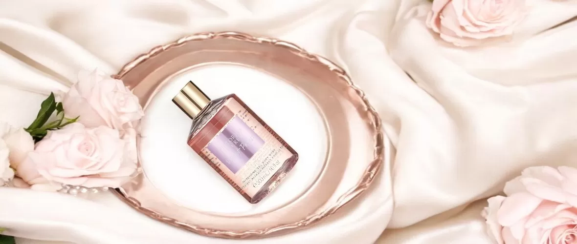 Sữa tắm nữ Victoria Secret Velvet Petals Gel 300ml chính hãng, hương thơm nồng nàn, giúp da sạch mịn, lưu hương lâu, sản phẩm không thể thiếu cho phái đẹp.