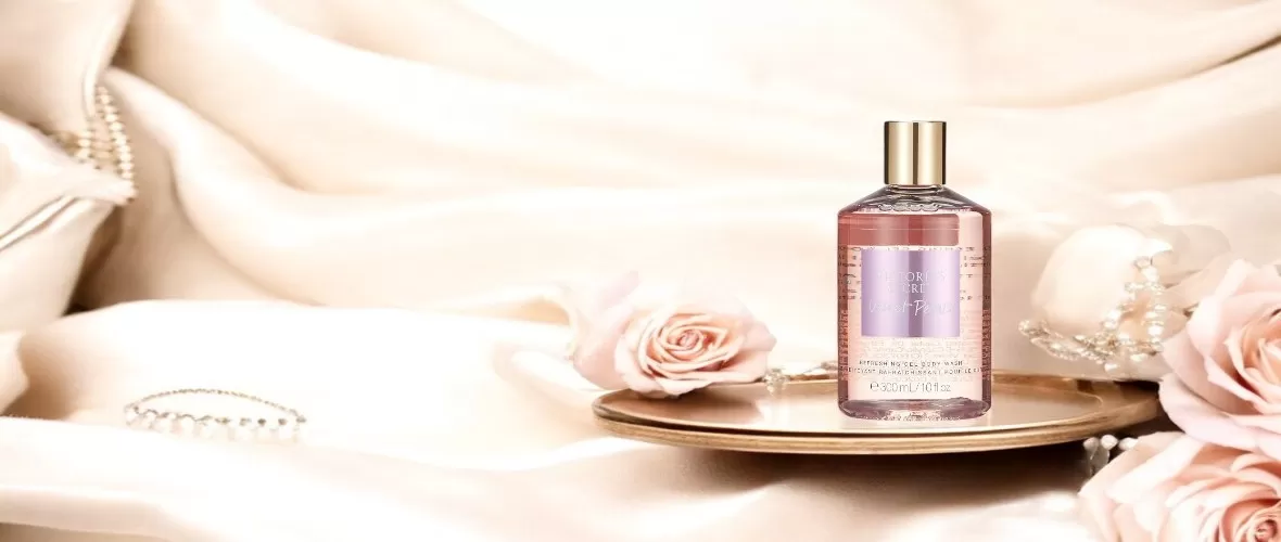 Sữa tắm nữ Victoria Secret Velvet Petals Gel 300ml chính hãng, hương thơm nồng nàn, giúp da sạch mịn, lưu hương lâu, sản phẩm không thể thiếu cho phái đẹp.