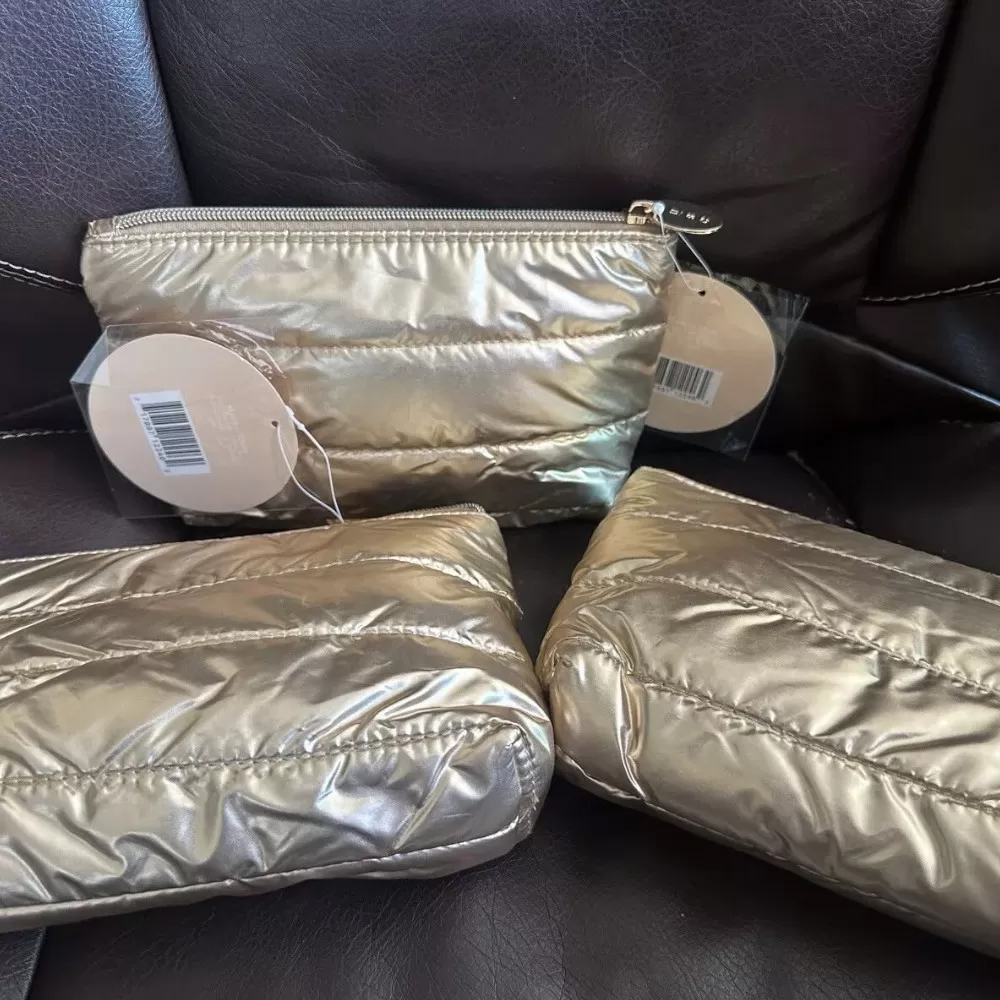 Bộ quà tặng ULTA 10 món GWP 2024 gồm son, phấn mắt, kem lót. Trọn vẹn vẻ đẹp với bộ trang điểm đẳng cấp. Đặt hàng ngay để không bỏ lỡ ưu đãi!