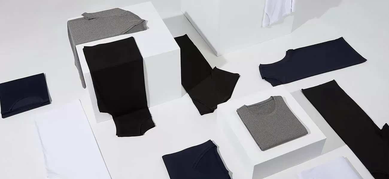 Áo thun nam 32 degrees cổ V màu xám trắng, size M, co giãn 4 chiều, hút ẩm, kháng khuẩn. Chọn ngay mẫu t-shirt chuẩn Mỹ, bền bỉ và thoải mái suốt ngày dài!