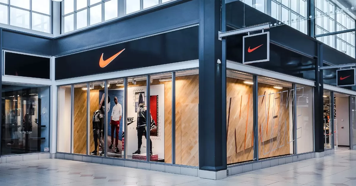 Áo thun nam thể thao Nike Dri-FIT Run Division Rise 365, màu đen size M. Chất liệu bền đẹp, thoáng mát, hỗ trợ vận động tối đa. Đặt hàng ngay hôm nay!