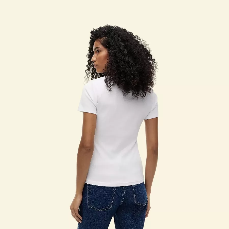 Tận hưởng sự tinh tế của áo thun cổ V Tommy Hilfiger màu trắng size S, biểu tượng phong cách Mỹ với chất liệu cao cấp, phom dáng hoàn hảo.