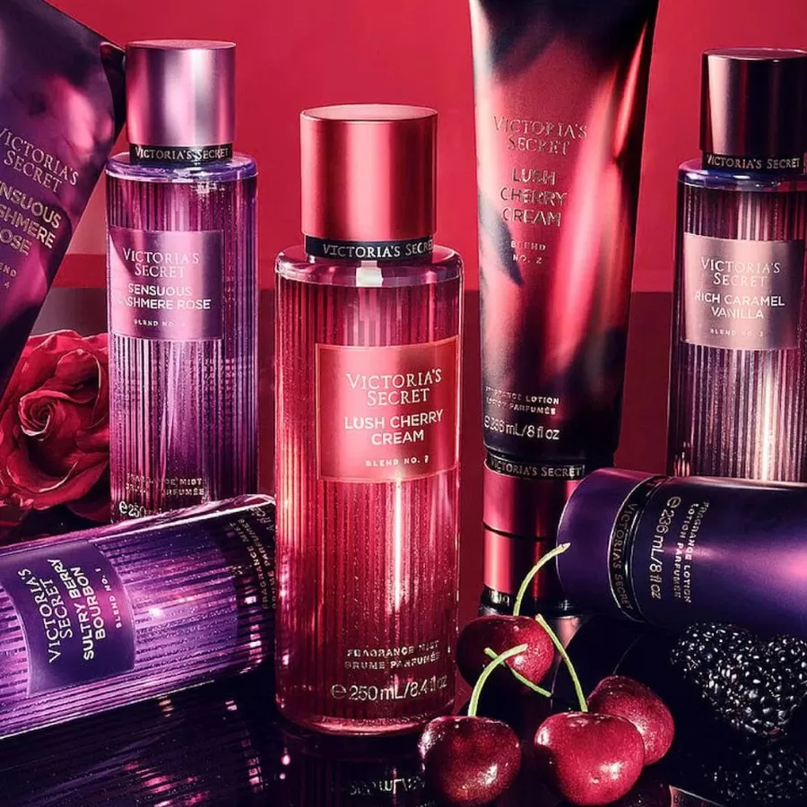 Body mist Victoria's Secret Sultry Berry Bourbon 8.4 Oz hương quả mọng quyến rũ