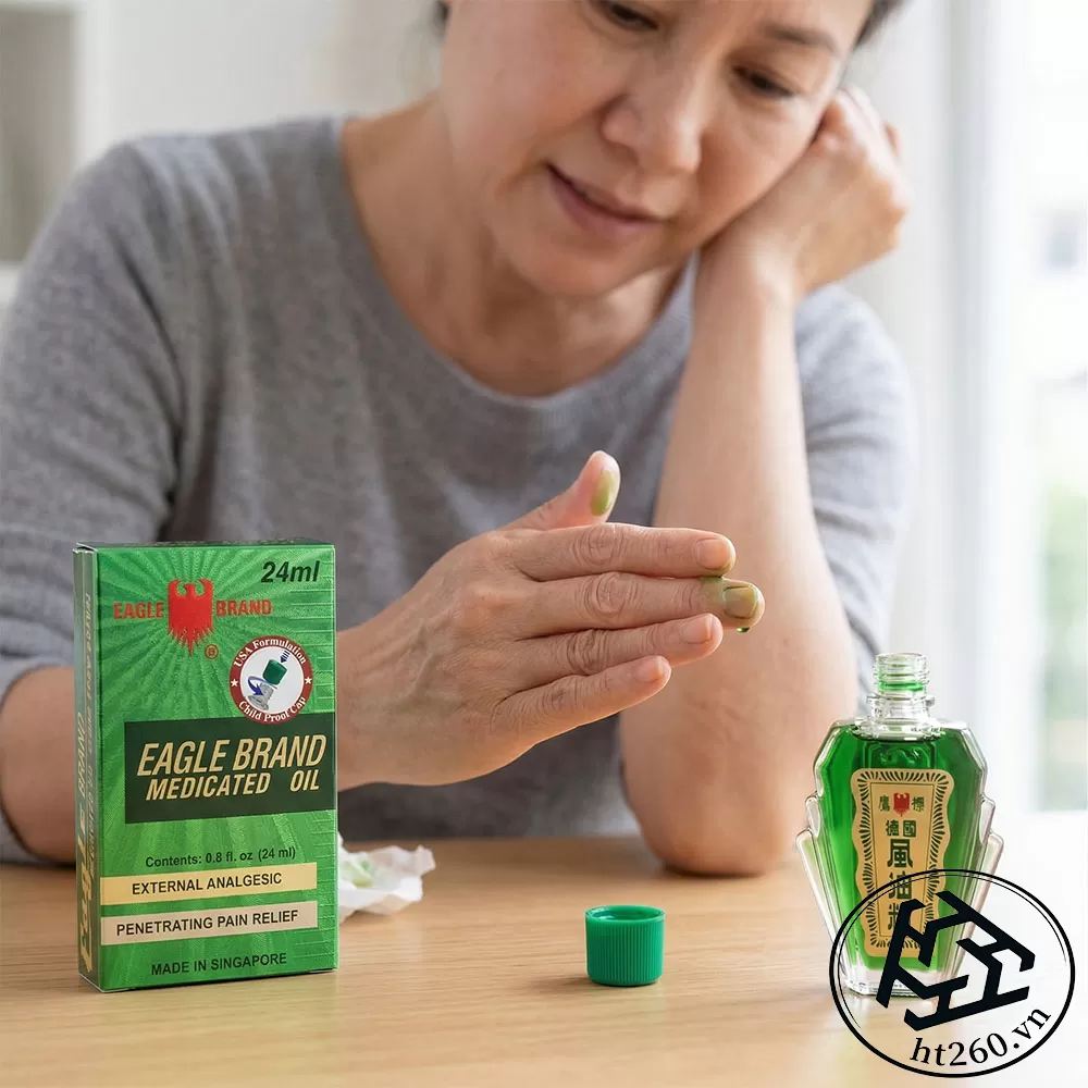 Dầu gió Eagle Brand 24ml xoa dịu cơn đau nhức, sản xuất tại Singapore