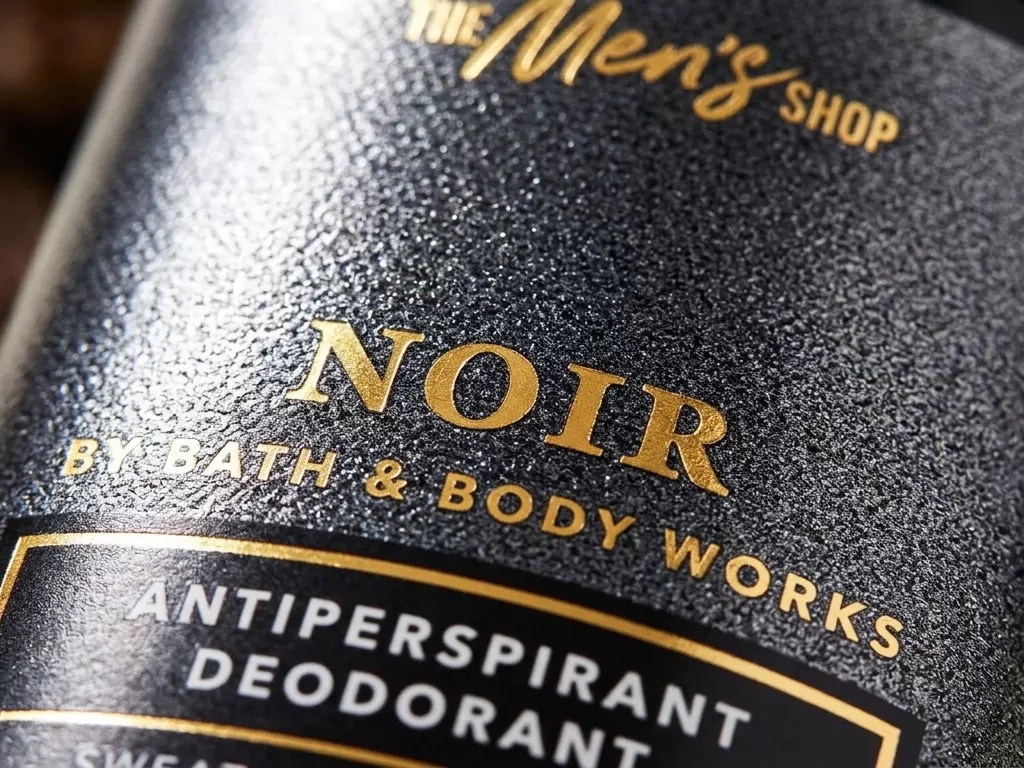 Cận cảnh lăn khử mùi Bath & Body Works Noir cho cả nam và nữ.