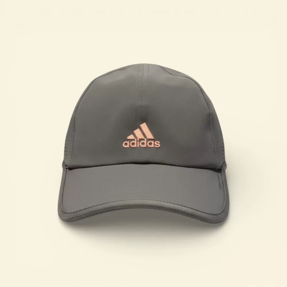 Nón Adidas nam Superlite màu xám đậm mang lại cảm giác thoải mái tối đa nhờ thiết kế siêu nhẹ cùng khả năng thoáng khí vượt trội.