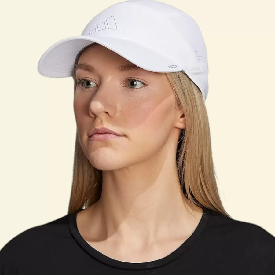 Đội chiếc Nón Adidas nữ màu trắng Superlite Trainer mang lại hiệu suất tối ưu và sự thoải mái khi tập luyện thể thao.