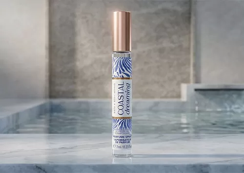 Hương thơm tinh tế của nước hoa dạng xịt mini Bath & Body Works Covered In Roses l&agrave;m nổi bật phong c&aacute;ch c&aacute; nh&acirc;n.