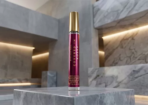 Nước hoa dạng xịt mini Bath & Body Works Covered In Roses mang đến hương thơm quyến rũ cho ph&aacute;i đẹp.