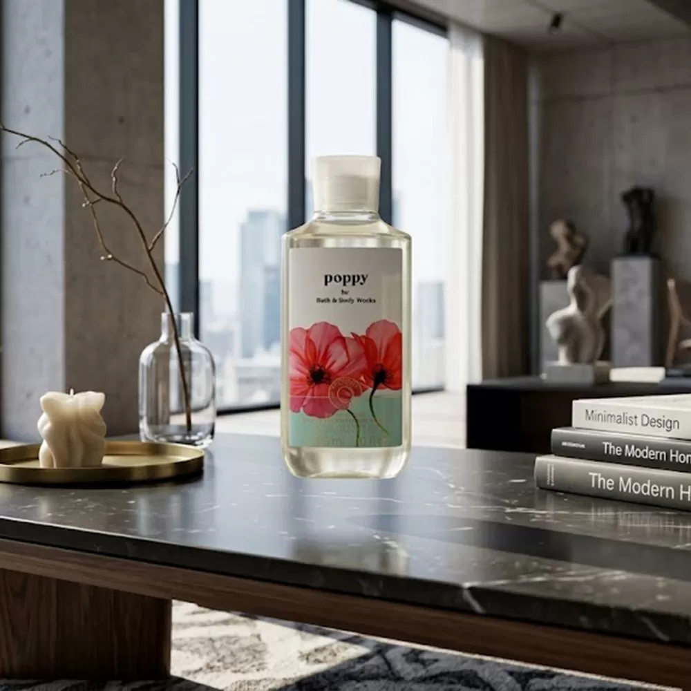 Sữa tắm unisex Body Wash | Bath & Body Works Poppy sắp xếp gọn gàng trên mặt bàn gỗ phong cách cổ điển.