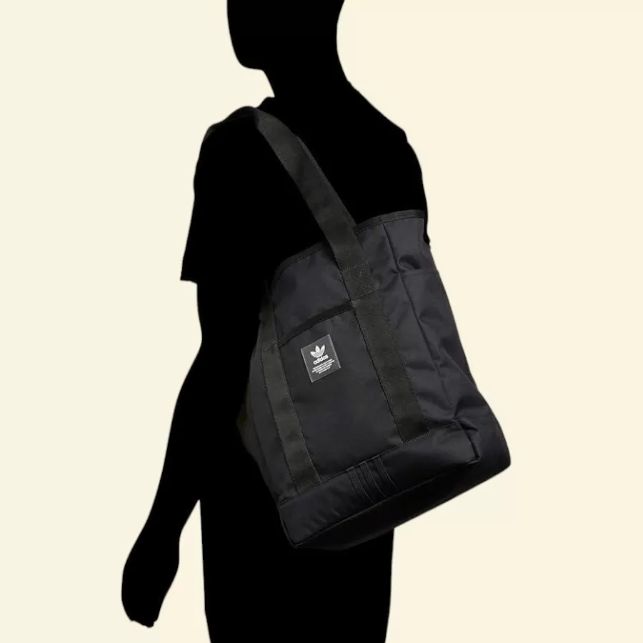 Mang theo túi Tote Adidas màu đen Originals Sport, tiện lợi và thời trang, phù hợp cho mọi cuộc phiêu lưu.