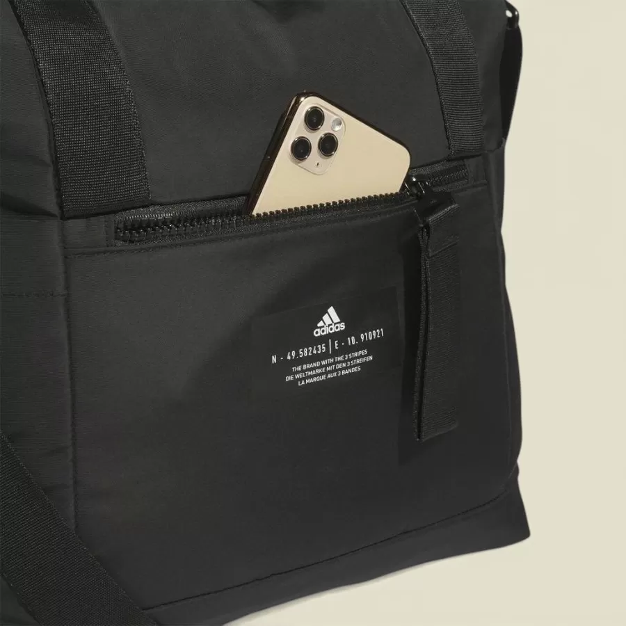 Chuẩn bị cho buổi tập hiệu quả với túi thể thao Adidas Training All Me 2 Black, mang đến sự tiện lợi và phong cách.