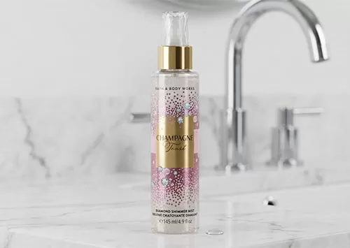 M&ugrave;i hương độc đ&aacute;o từ xịt thơm to&agrave;n th&acirc;n hạt nhũ Bath & Body Works Champagne Toast l&agrave;m tăng th&ecirc;m sự tự tin trong giao tiếp h&agrave;ng ng&agrave;y.