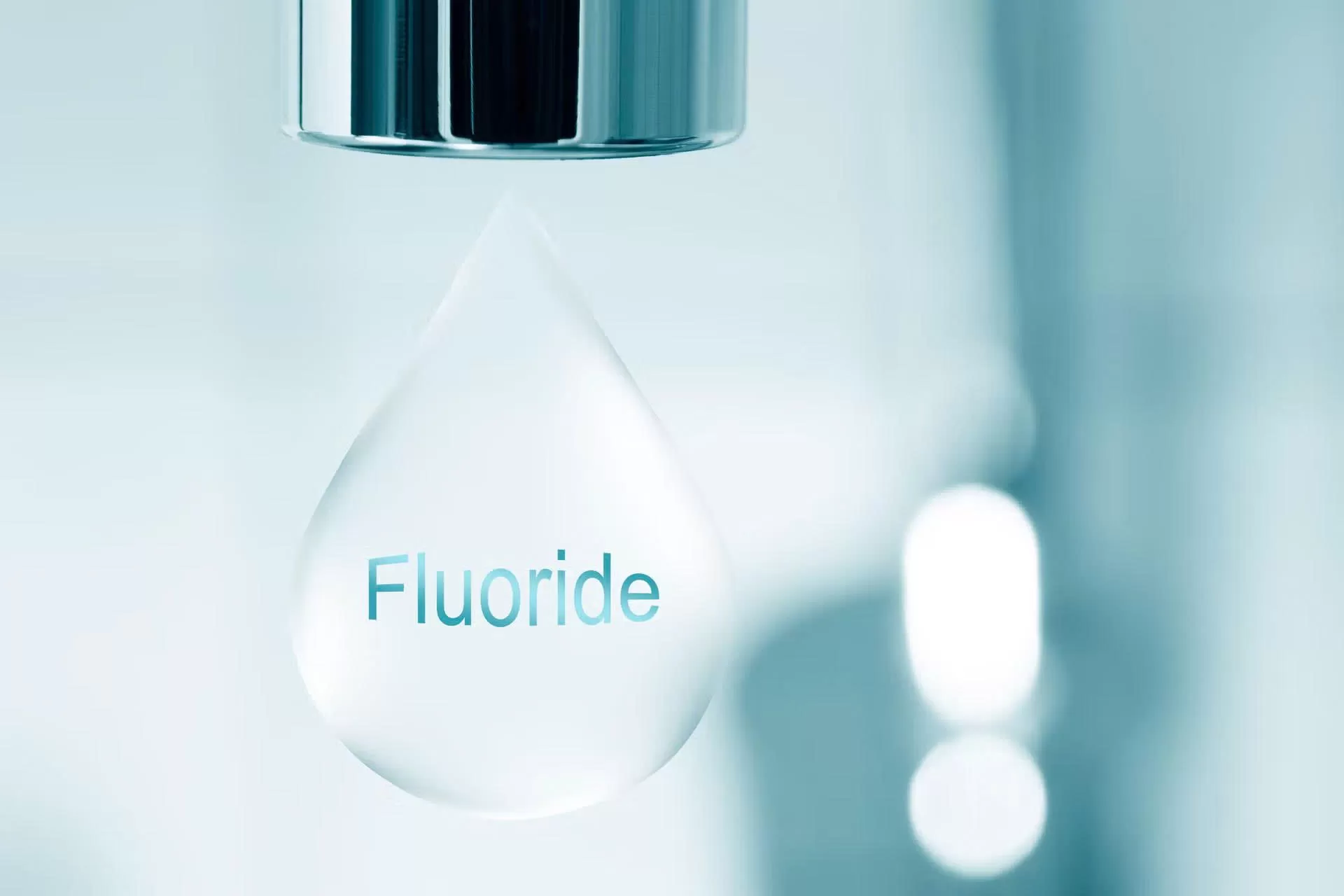 Fluoride là gì? Công dụng, tác hại và vai trò quan trọng trong chăm sóc răng miệng